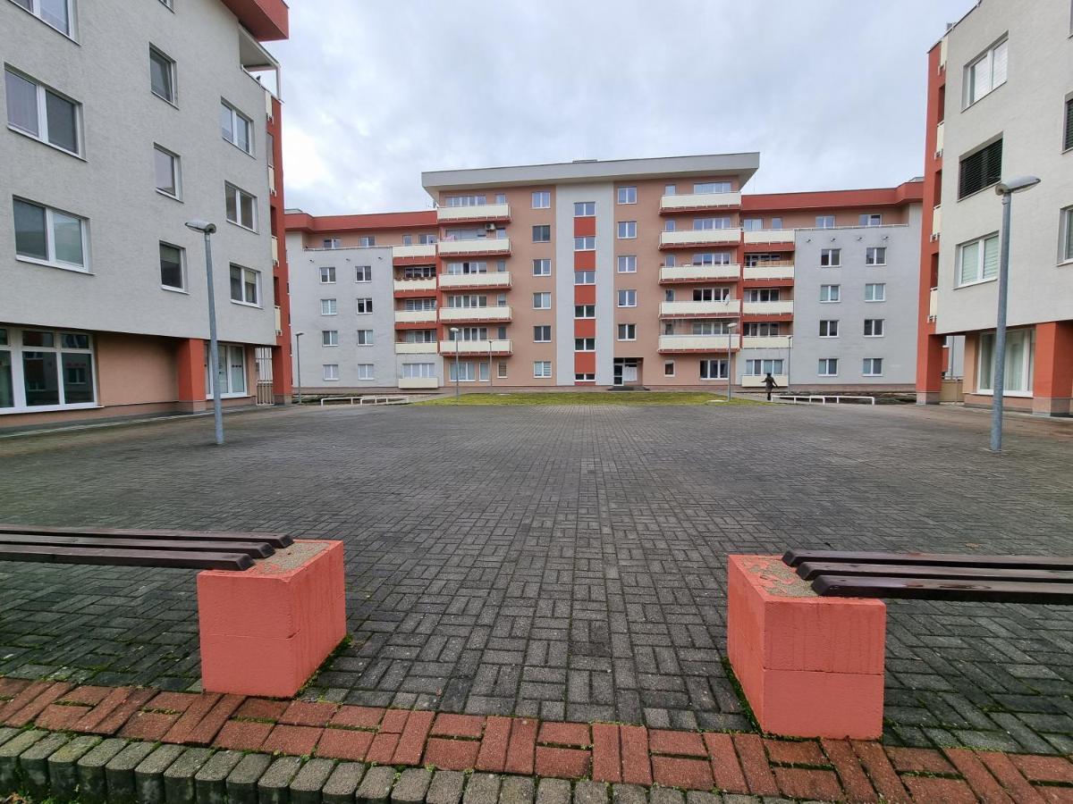 Apartment Banska - City Centre & Private Parking Банска-Бистрица Экстерьер фото