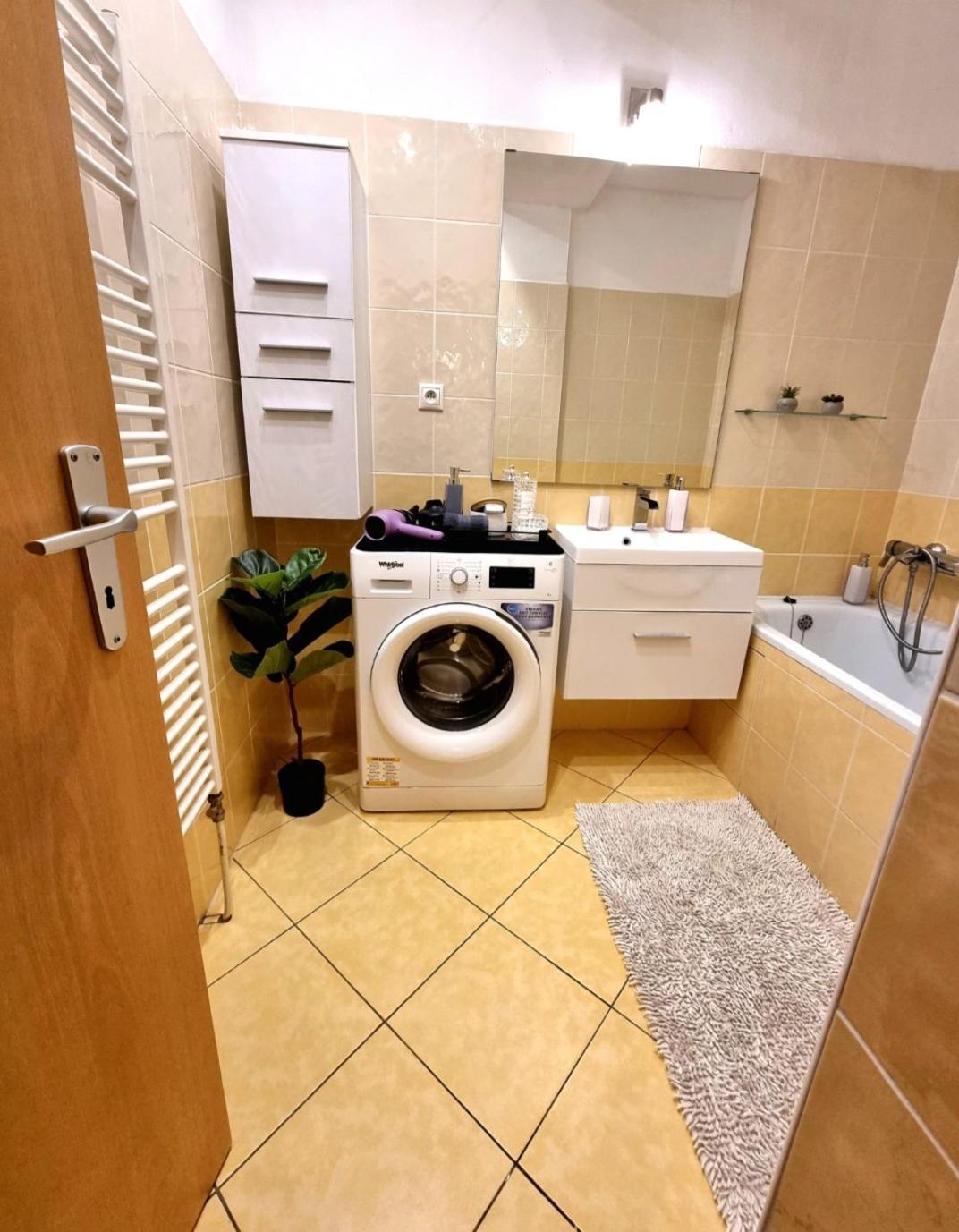 Apartment Banska - City Centre & Private Parking Банска-Бистрица Экстерьер фото